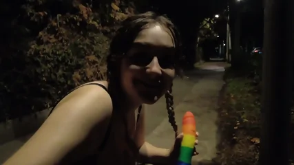 C'est la nuit mais Louise ne pense qu'a se masturber n'importe ou - Videos Film Porno Poilue Gratuite Gratuites HD | Jeux de Rue