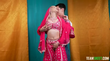 Una Latina Hindú Aprende El Método “Incasutra” - Video Porno Gratuite HD | Jeux de Rue