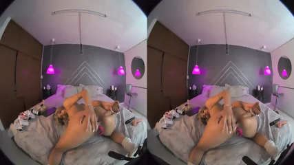 Aleja Bloom StripchatVR 2026 05 17T14 10 06 03 00 F120 LR - Vidéo premium HD - Amateur | Jeux de Rue