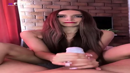 This Stunning Brunette Is Greedily Swallowing A Hard Cock, While Her Tight Pussy Gets A Relentless Pounding. Hope She Didn't Skip Dessert; She's  Get A Mouthful - Video Porno Gratuite HD | Jeux de Rue