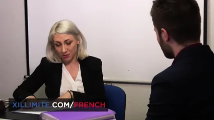 Julie Holly-La Recruteuse Est Une Cougar AffamÃ©e - Vidéo premium HD - MILF | Jeux de Rue
