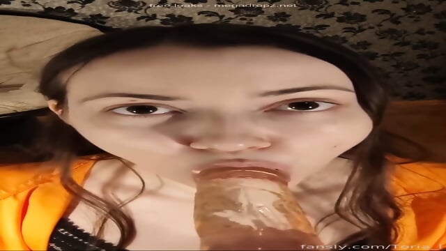 Toria_l Teases By Sucking A Dildo POV - Video Porno Gratuite HD | Jeux de Rue